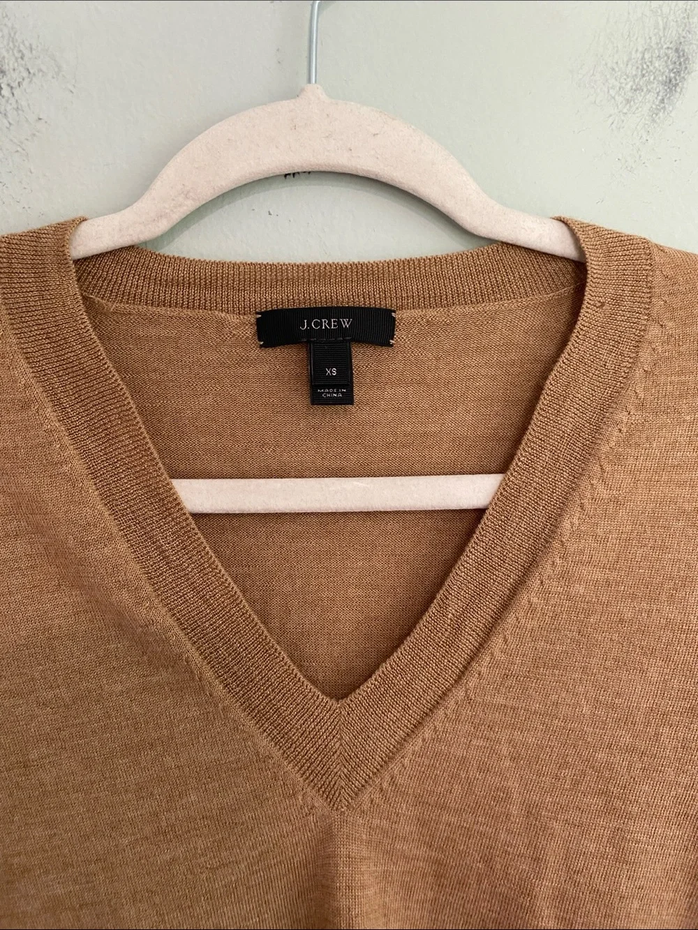 J. Crew Women's V-Neck Sweater in Camel Tan Size XS 100% Merino Wool